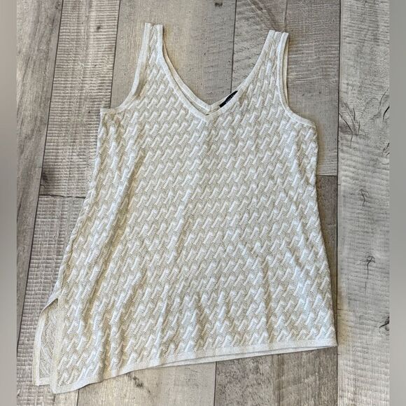 White House Black Market Sleeveless V-Neck Asymmetrical Hem Tank - Picture 3 of 5